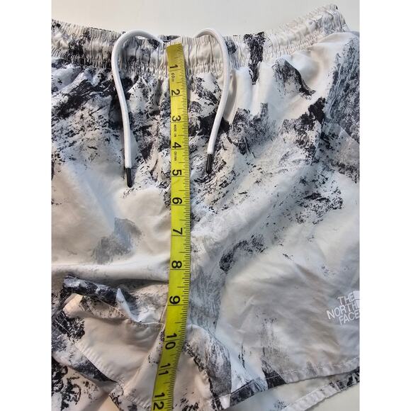 The North Face size medium M womens brief lined marbled back zip running shorts_ - Picture 7 of 9
